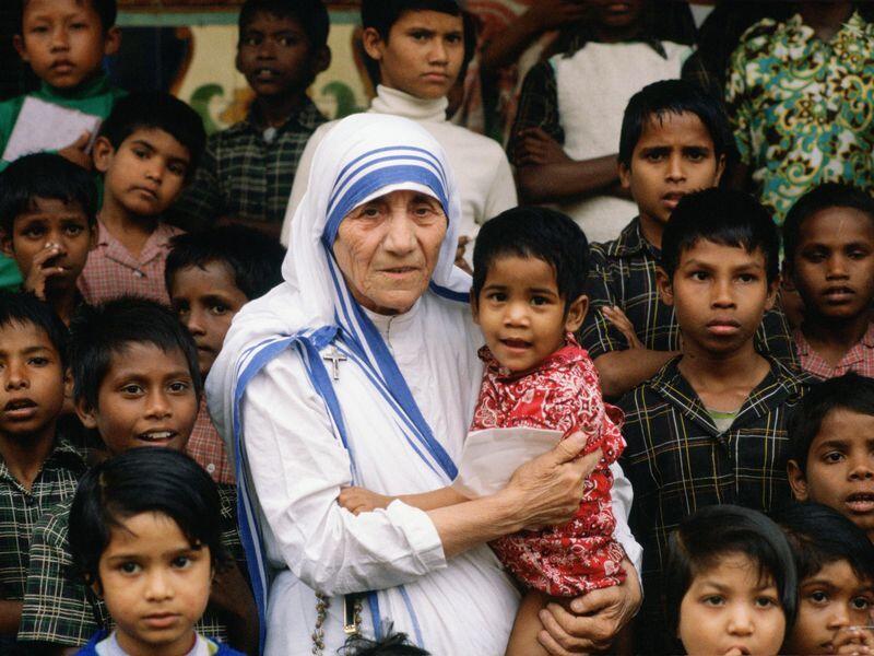 Bunda Teresa,Sang Malaikat Berwujud Perempuan Di Bumi.