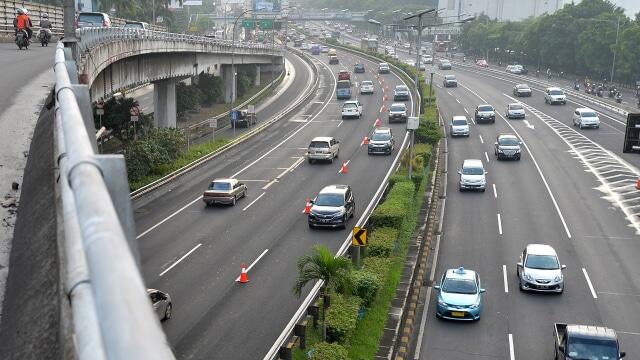 Pengendara Mobil, Jangan Nyalip Pada Kondisi ini ya!