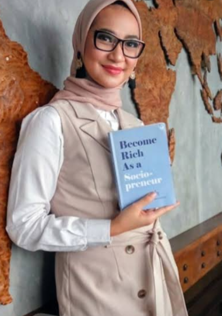 Perempuan Tunarungu dengan Sejuta Pesona, Angkie Yudistia