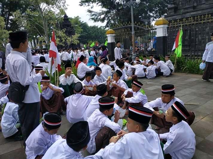 Pentingnya Agama Dan Aqidah Untuk Kesuksesan Anak