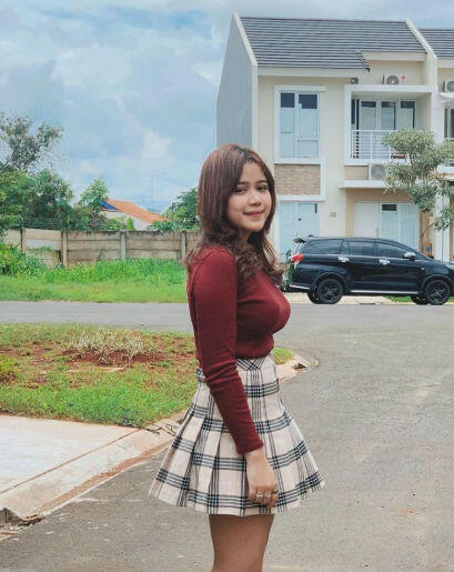 10 Inspirasi OOTD Pakai Rok ala Brisia Jodie, Super Cute!