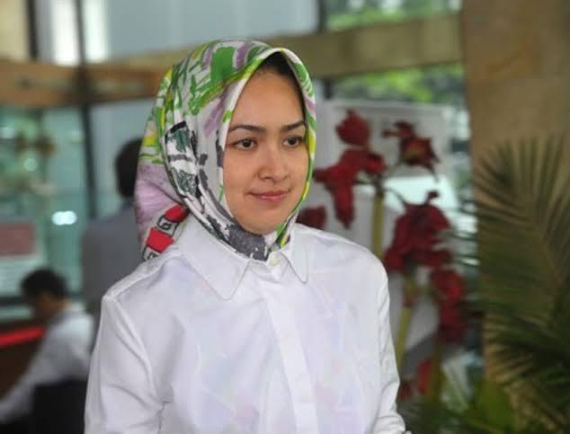 Mengenal Airin Rahmi Diani Permata Yang Bersinar Diantara Banyak Sampah