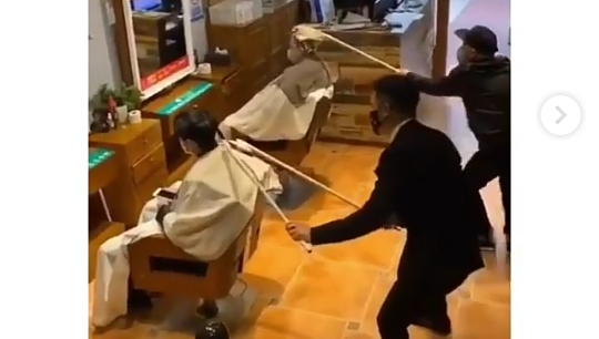 Cara Cegah Virus Corona Ala Barber Shop China, Anti Mainstream! Mencukur Tak Disentuh