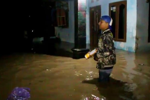 Hujan Lebat dan Sungai Meluap, Ratusan Rumah di Cirebon Terendam Banjir