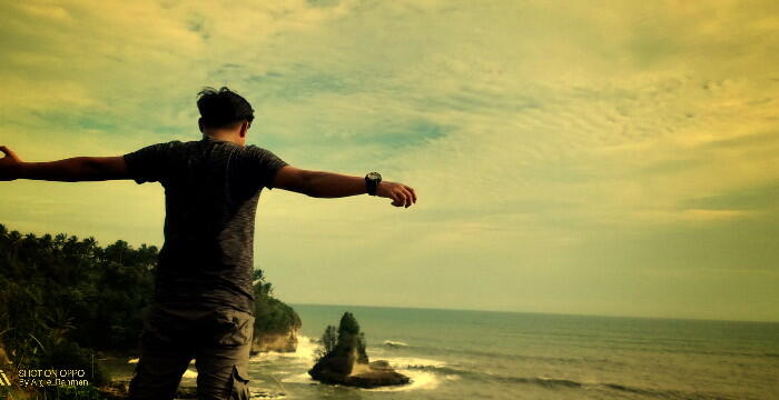 Menikmati destinasi pantai karang gantungan, jampang surade, kabupaten sukabumi.