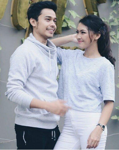 9 Inspirasi OOTD Couple ala Ana Riana TOP dan Pasangan, Amat Selaras!