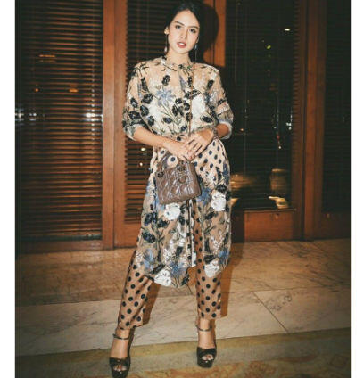 10 Mix And Match Outfit dengan Sepatu Stylish ala Maudy Ayunda