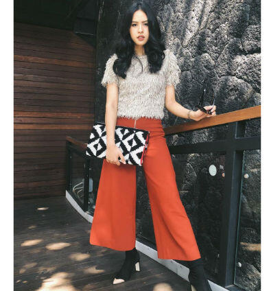 10 Mix And Match Outfit dengan Sepatu Stylish ala Maudy Ayunda