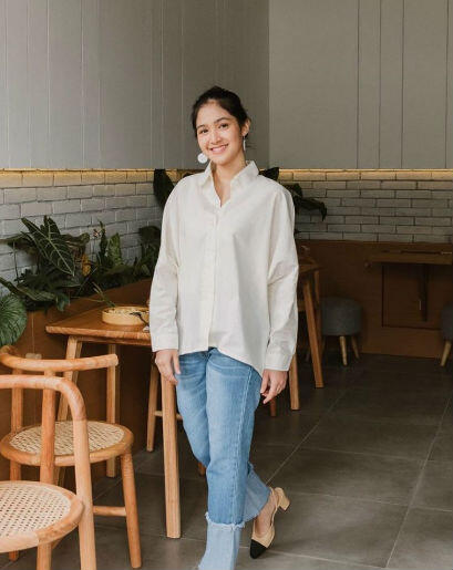 10 Inspirasi OOTD Monokrom ala Cut Syifa Style Hangout hingga Pesta