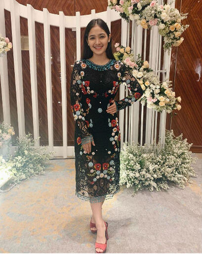 10 Inspirasi OOTD Monokrom ala Cut Syifa Style Hangout hingga Pesta