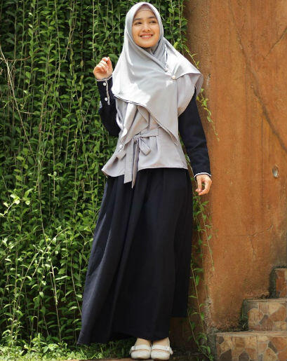 10 Inspirasi OOTD Monokrom ala Cut Syifa Style Hangout hingga Pesta