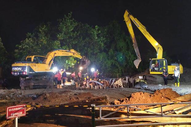 Alat Berat Dikerahkan Atasi Kebocoran Pipa Utama PDAM Surya Sembada