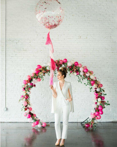 Inspirasi Outfit yang Cocok untuk Bridal Shower, Serba Putih!