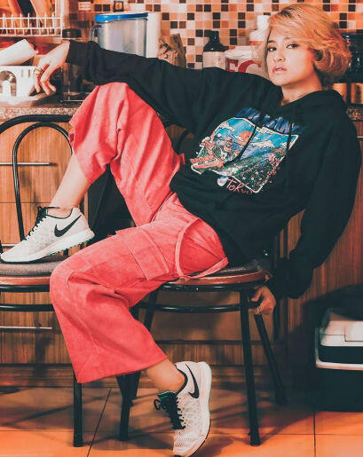10 Inspirasi Mix and Match Outfit Edgy ala Marshanda