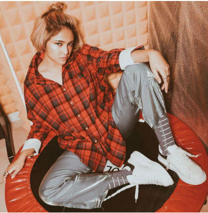 10 Inspirasi Mix and Match Outfit Edgy ala Marshanda