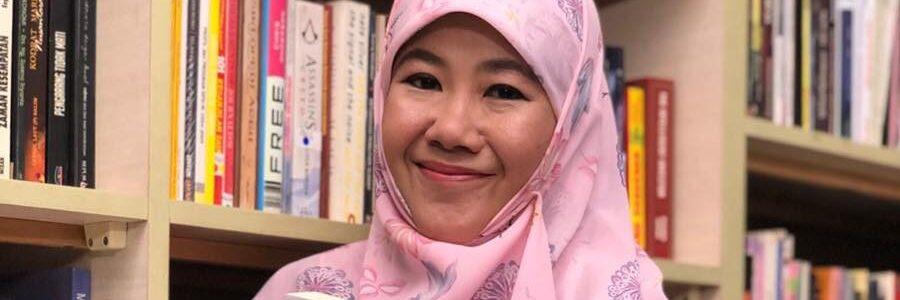 Asma Nadia, Sosok yang Membuatku Jatuh Cinta Pada Dunia Dengan Tarian Pena.