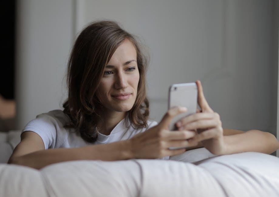 Jangan Sedih! Nih, 5 Cara Ngerayain Anniversary Buat Kamu yang Sedang LDR-an