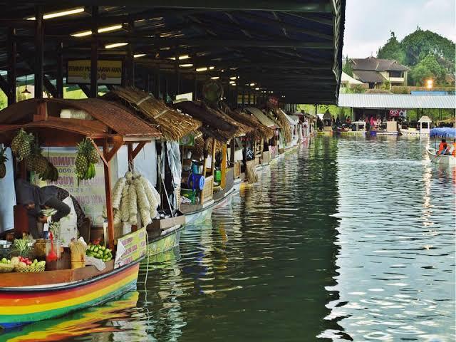 &#91;COC Regional : Tempat Wisata&#93;Floating Market Bandung, Sensasi Wisata di Pasar Apung