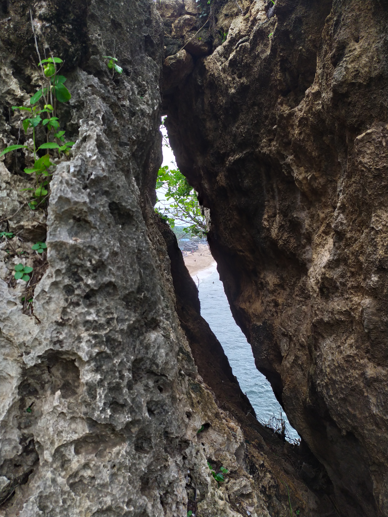 Pantai Balangan si Pantai Berkarang