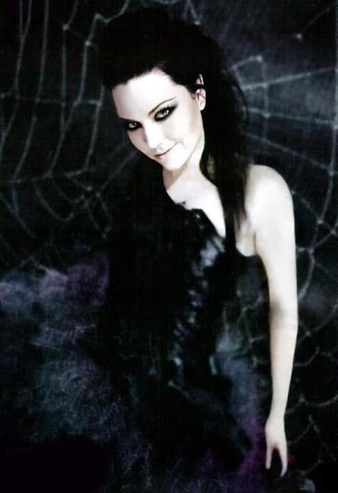 KISAH HIDUP : Amy Lynn Lee, si Gothic Rock Superstar Otaknya Evanescence !