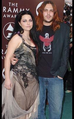 KISAH HIDUP : Amy Lynn Lee, si Gothic Rock Superstar Otaknya Evanescence !