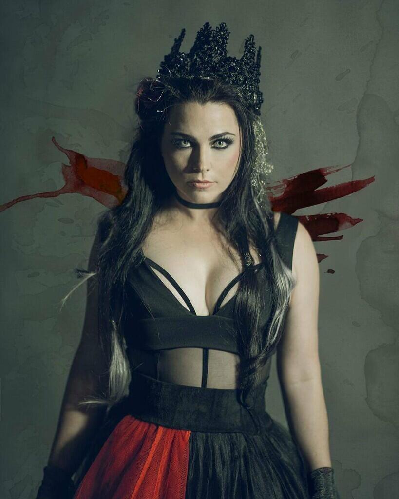 KISAH HIDUP : Amy Lynn Lee, si Gothic Rock Superstar Otaknya Evanescence !