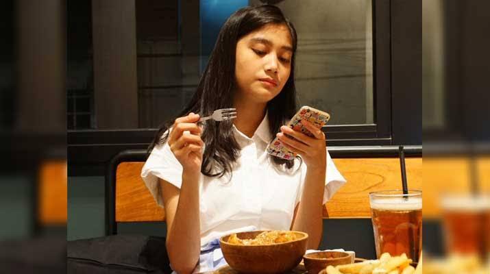 11 Tipe Orang Makan yang Kocak Abis! GanSis Tipe Mana?