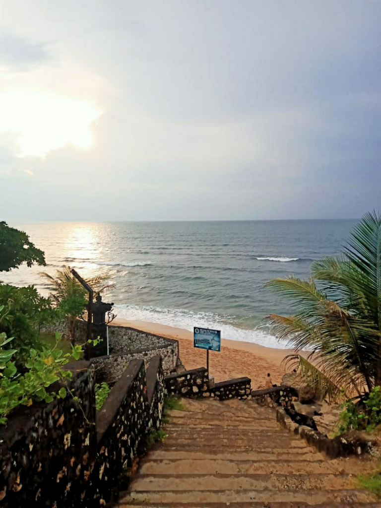 Pantai Balangan si Pantai Berkarang