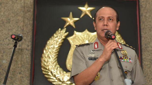 Istri Irjen Pol Boy Rafli Kecelakaan Mobil dengan Bus TransJ