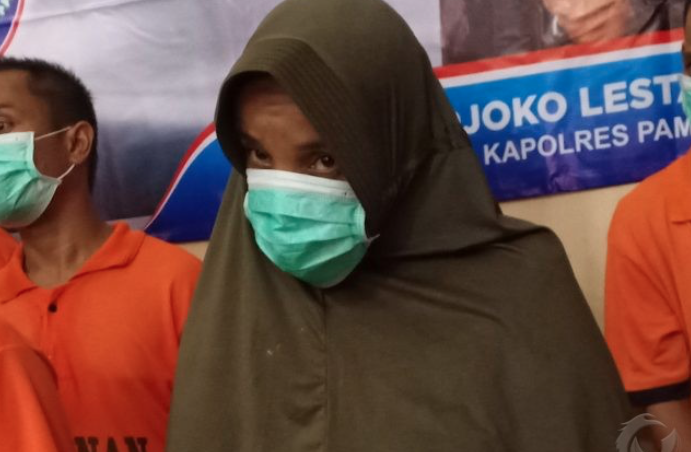 Perempuan Berjilbab Tapi Pengedar Narkoba Asal Sumenep Diringkus Polres Pamekasan