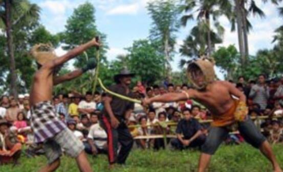 &#91;COC Regional: Kesenian&#93; Ojung, Seni Tarung yang Hampir Punah!