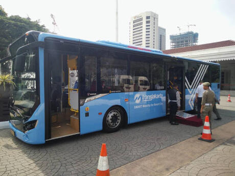 Kenalan Sama Bis Barunya Transjakarta Yuk... (SCANIA K250IB)