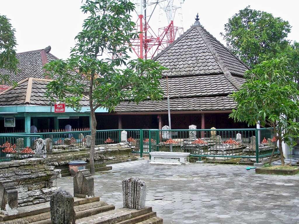 &#91;COC Regional : Lokasi Wisata&#93; Ziarah Ke Makam Sunan Giri