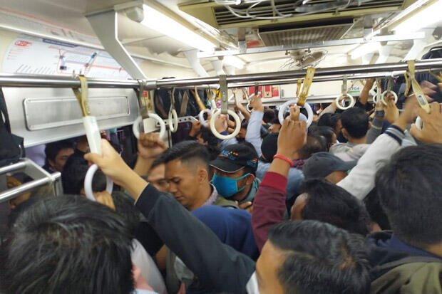 KRL Berisiko Tinggi Penularan Corona, Pengguna: Waspada Perlu tapi Tak Perlu Parno