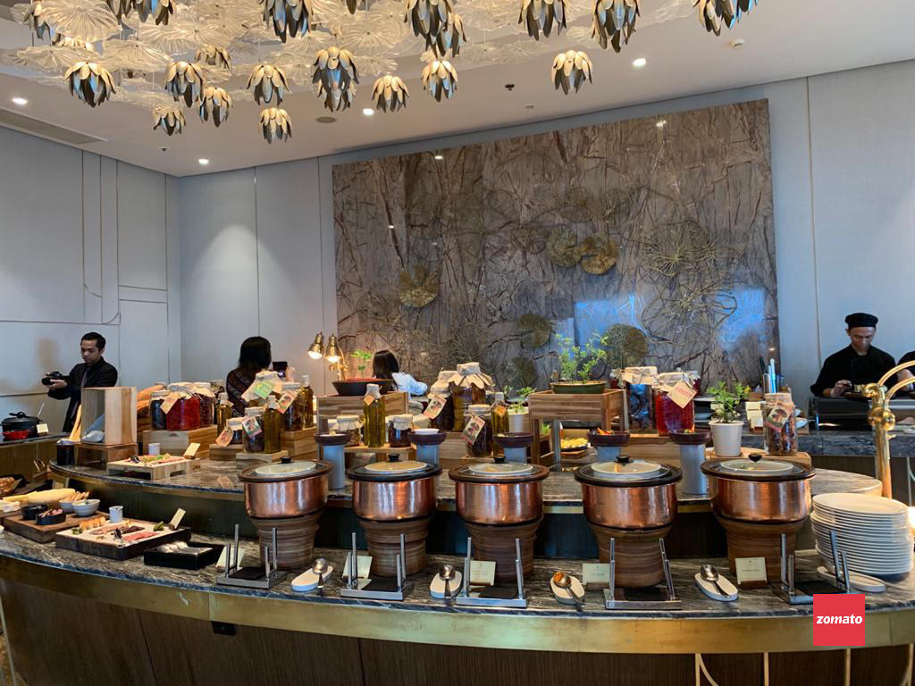 Selebrasi Hidangan Buffet Internasional dalam Balutan Produk Lokal a la PASOLA