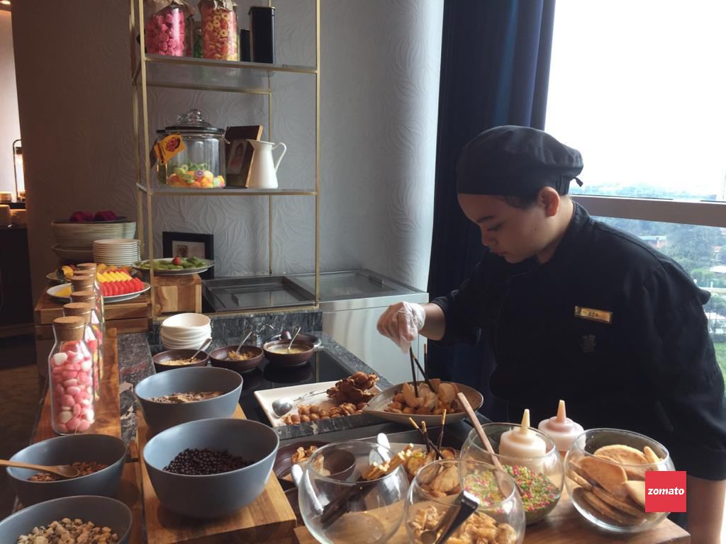 Selebrasi Hidangan Buffet Internasional dalam Balutan Produk Lokal a la PASOLA