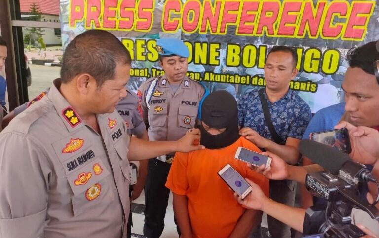 Kisah Nyata Dari Main Sosmed Pria Ini Berhasil Dapatkan Foto Bugil Para Gadis