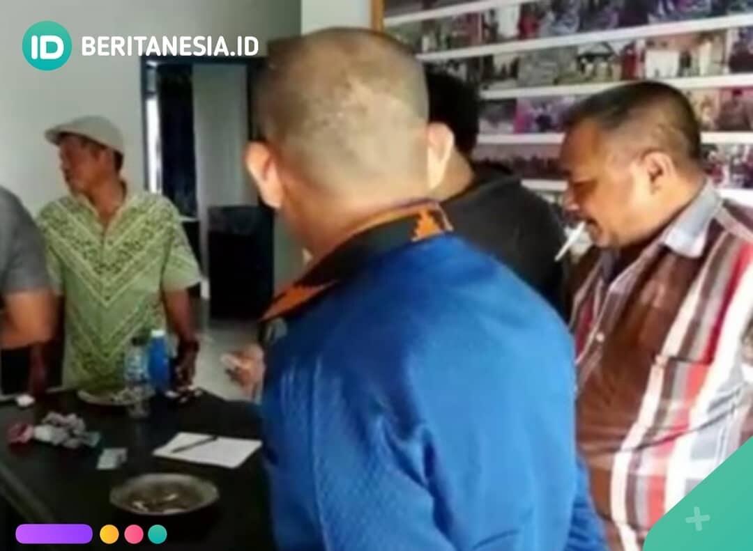 Meresahkan! Kades dan 3 ASN di Sultra Gunakan Kantor Camat Untuk Bermain Judi!