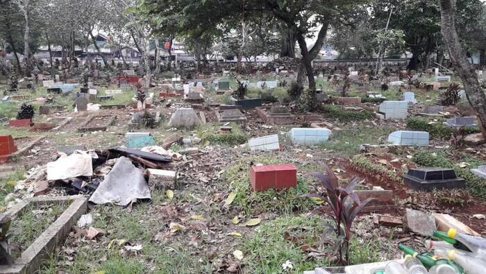 Viral! Warga +62 Dangdutan di Kuburan sampai Bawa Biduan