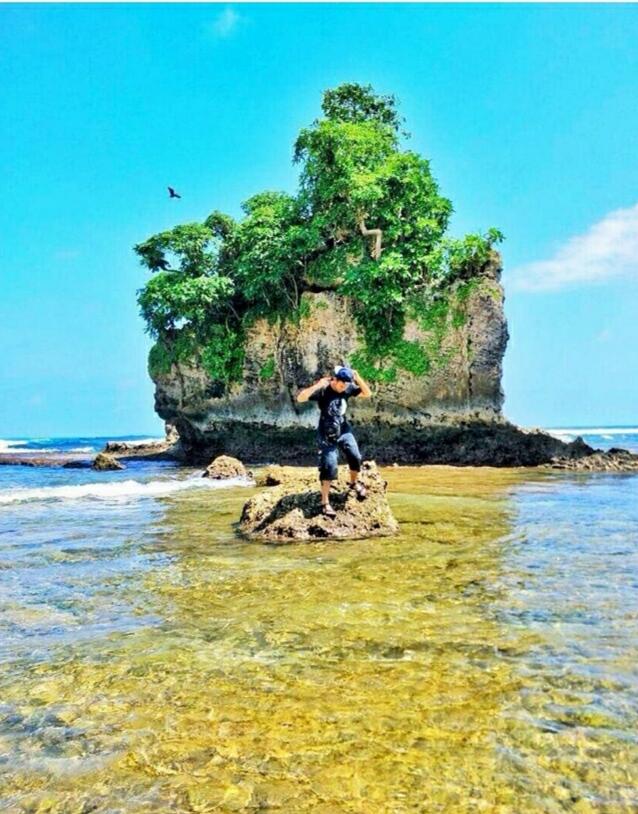 &#91; COC Regional : Lokasi Wisata &#93; Menikmati Pesona Pantai Way Hawang Kaur