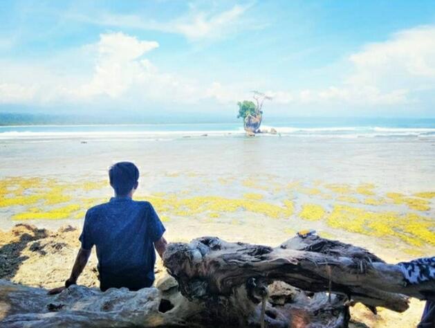 &#91; COC Regional : Lokasi Wisata &#93; Menikmati Pesona Pantai Way Hawang Kaur