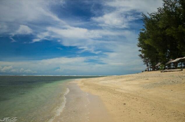 &#91; COC Regional : Lokasi Wisata &#93; Menikmati Pesona Pantai Way Hawang Kaur