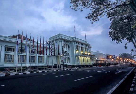 Jalan-Jalan dan Jajan Murah Meriah di Bandung