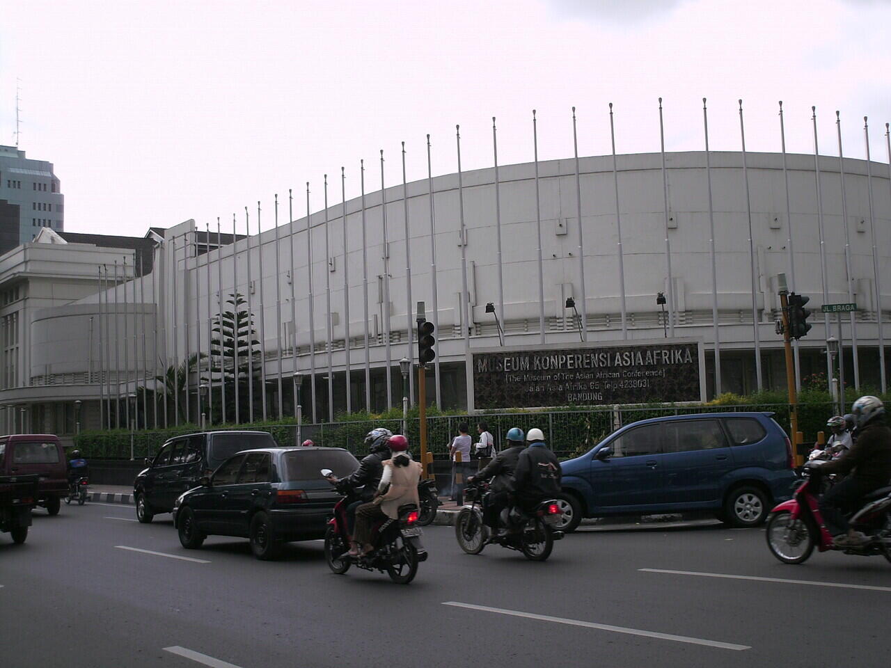 Jalan-Jalan dan Jajan Murah Meriah di Bandung