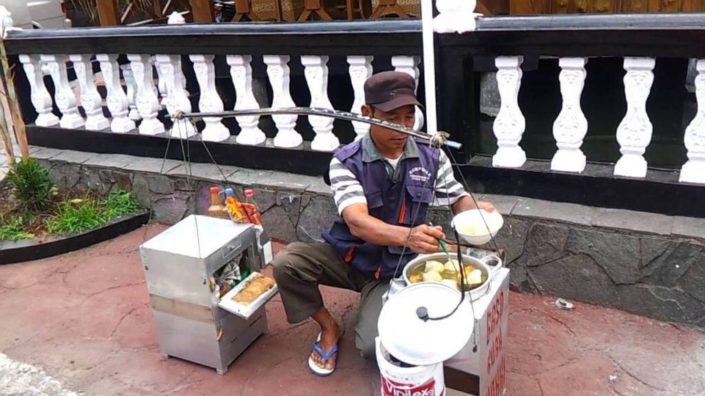 Jalan-Jalan dan Jajan Murah Meriah di Bandung