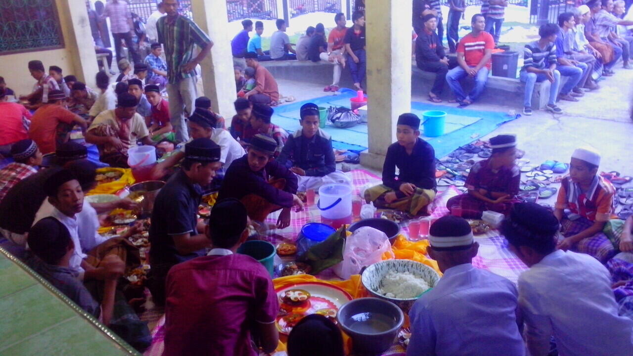 &#91;COC Regional : Kebudayaan&#93; Tradisi Buka Puasa Bersama di Meunasah