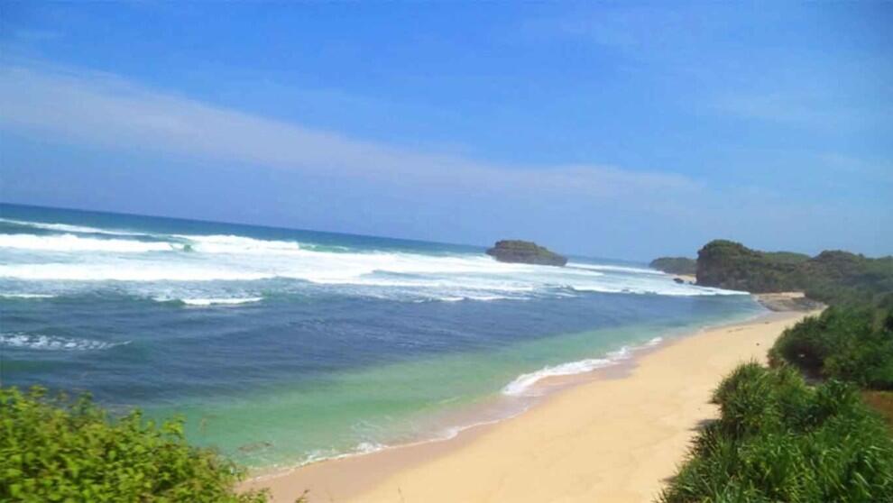 &#91;COC Regional : Lokasi Wisata&#93; Watu Karung Beach Idaman Peselancar