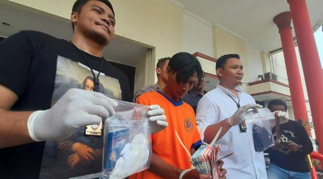 Fakta Suami Jual Istri Dengan Layanan Threesome Di Surabaya Melalui Twitter 