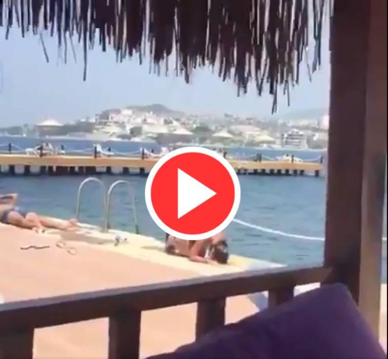 Video Cewek Sholat Dengan BIKINI (Mahzab Bikiniyah)