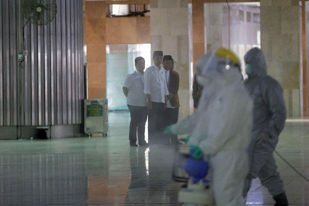 Cegah Penyebaran Corona, Tempat Ibadah Diimbau Disemprot Desinfektan